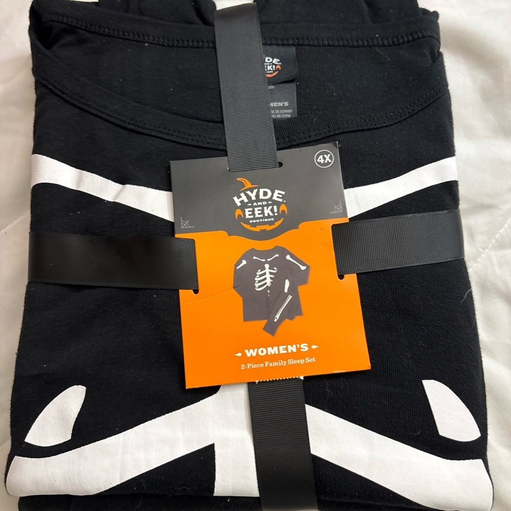 Hyde & Eek! Woman’s Black and White Skeleton 2 piece pants & shirt pajamas 4X